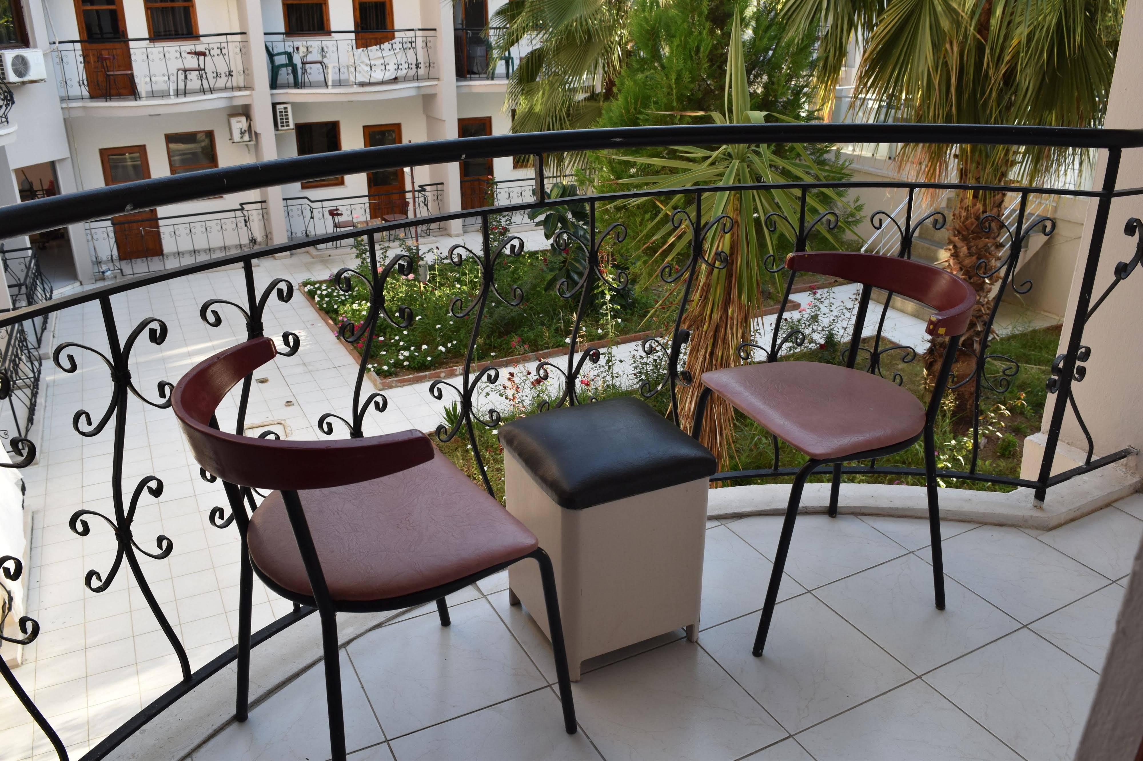Ares Hotel เกเมร์ ภายนอก รูปภาพ