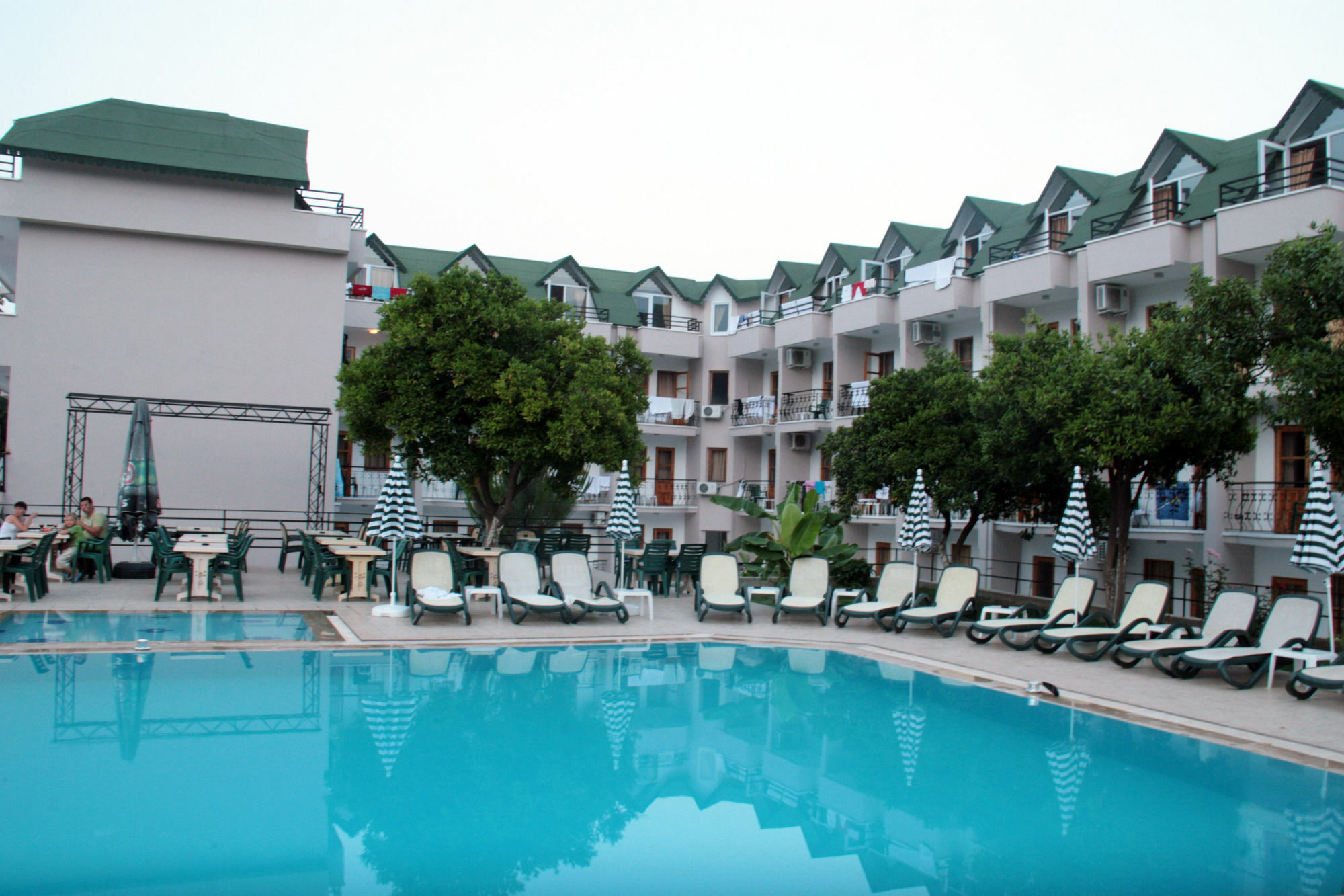 Ares Hotel เกเมร์ ภายนอก รูปภาพ